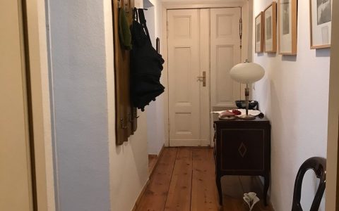 Eingangstür mit Flur