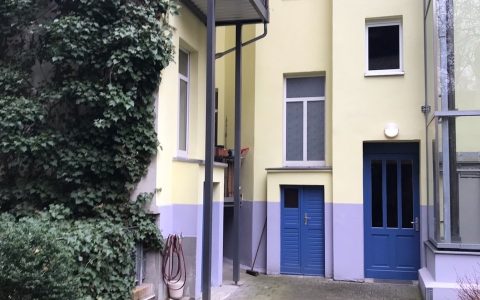Hofzugang mit Balkon 2